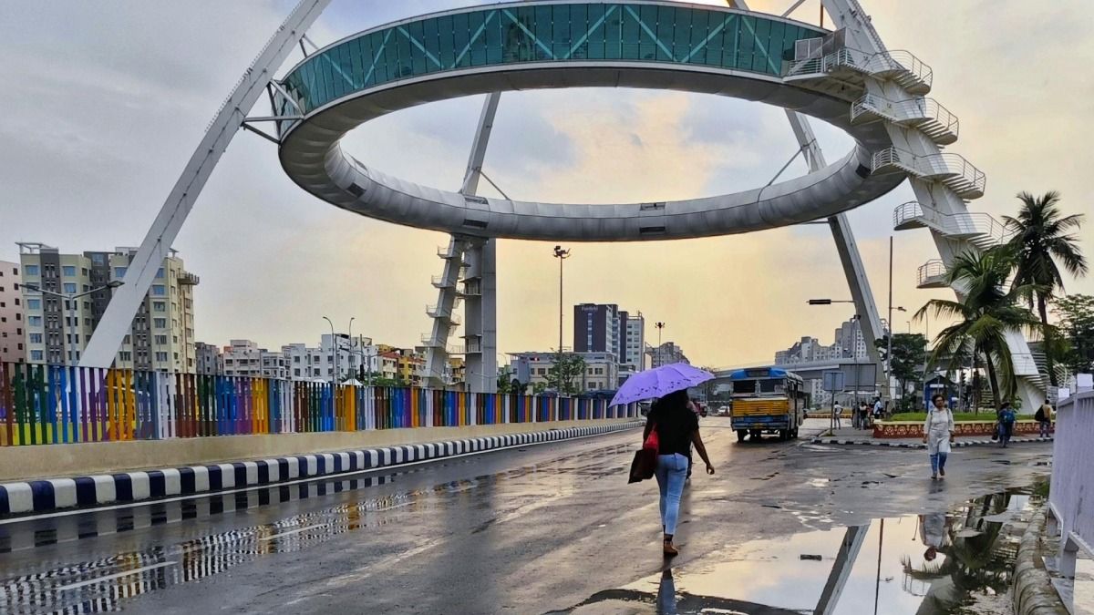 দক্ষিণবঙ্গে ঝড়ো হাওয়ার সঙ্গে বজ্রপাত সহ বৃষ্টির পূর্বাভাস, ভিজবে কলকাতাও