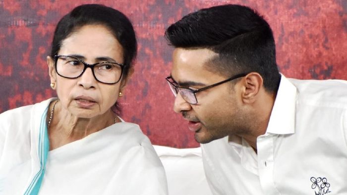 মমতা বন্দ্যোপাধ্যায় ও অভিষেক বন্দ্যোপাধ্যায়।-ফাইল ছবি