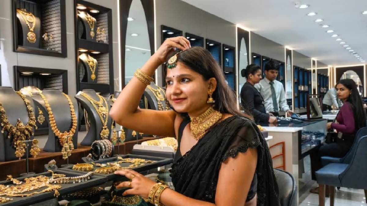 কলকাতায় ২ হাজার টাকার বেশি সস্তা সোনা, ১০ হাজার নামল রুপোও