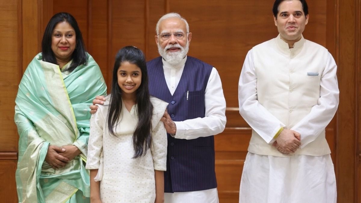 মোদীকে 'পিতৃতুল্য' বলছেন বরুণ গান্ধী, মিটিংও সারলেন, নয়া সমীকরণের ইঙ্গিত