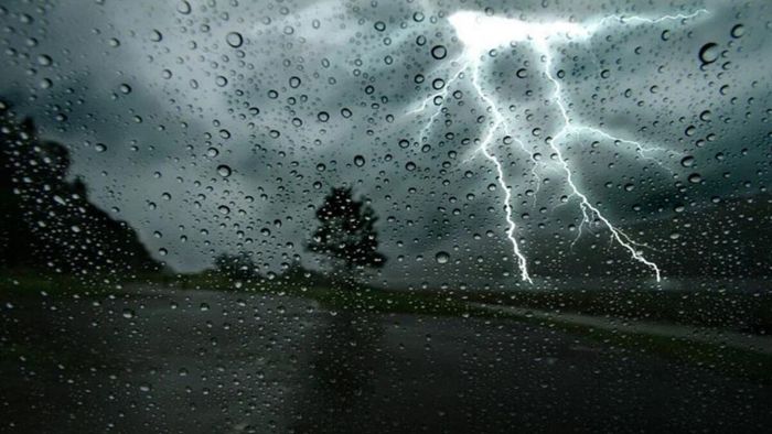 ঝড় শিলাবৃষ্টিতে বিপর্যস্ত উত্তরবঙ্গ