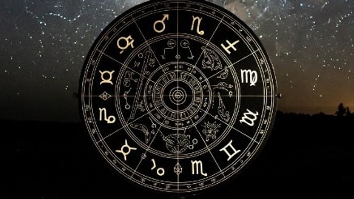 জ্যোতিষীয় বিশ্লেষণে কিছু রাশির মানুষদের প্রাকৃতিক সৌন্দর্য বা ক্যারিশমা বেশি দেখা যায় বলে মনে করা হয়।