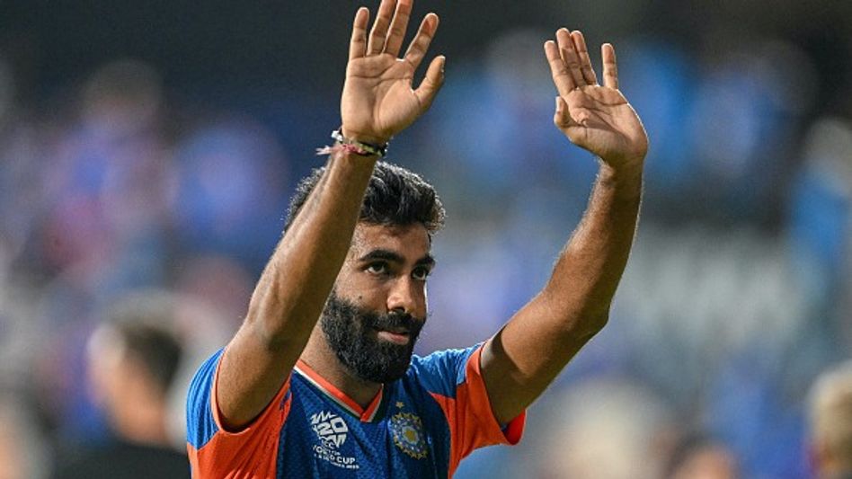 IPL-এর আগে ধাক্কা, ২ কোটি কমতে পারে বুমরার আয়, ব্যাপারটা কী? IPL-এর আগে ধাক্কা, ২ কোটি কমতে পারে বুমরার আয়, ব্যাপারটা কী?