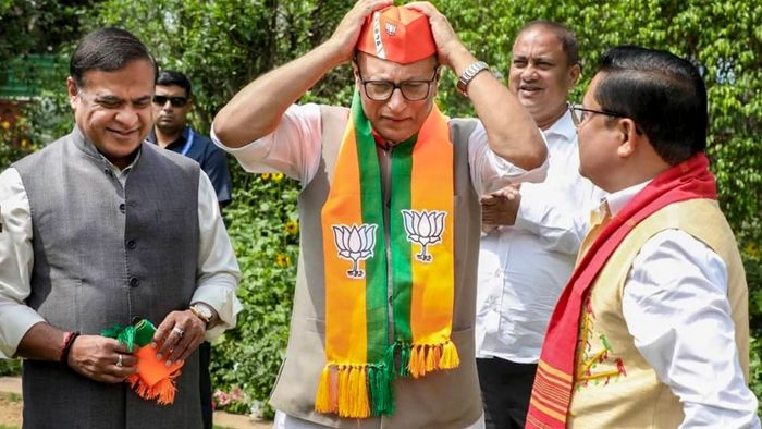 প্রদ্যোত্ বরদলৈকে বিজেপি-তে স্বাগত জানালেন হিমন্ত বিশ্বশর্মা