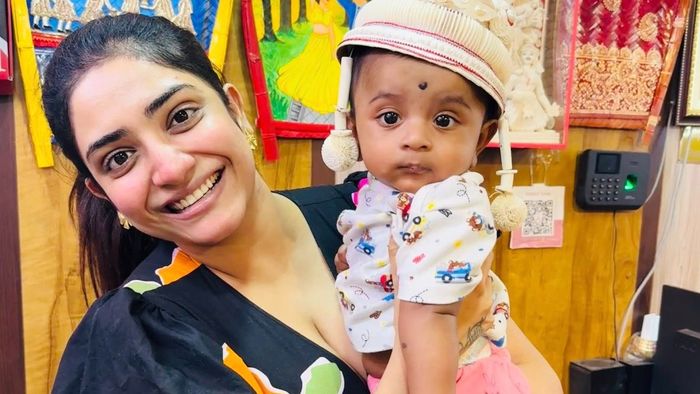 ছেলের সঙ্গে মানসী সেনগুপ্ত (ছবি: ফেসবুক)