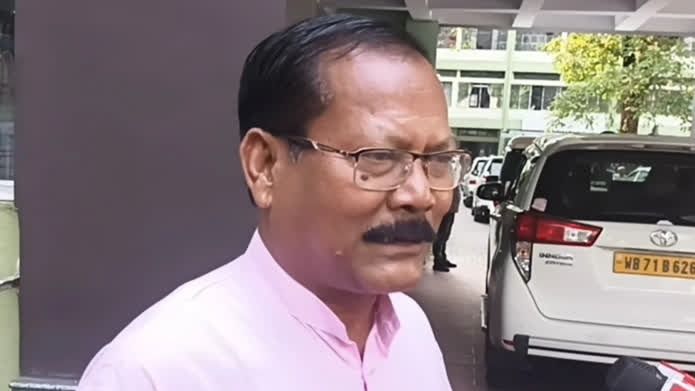 ২৪ ঘণ্টার মধ্যেই সুর নরম TMC-র খগেশ্বরের, মমতার হস্তক্ষেপের পরেই?