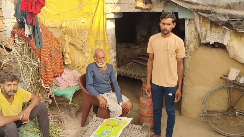 স্ত্রীর পরকীয়ার জেরে সংসারে টানাপোড়েন, 'ব্লু ড্রামে'র হুমকিতে ডিভোর্স চাইলেন স্বামী স্ত্রীর পরকীয়ার জেরে সংসারে টানাপোড়েন, 'ব্লু ড্রামে'র হুমকিতে ডিভোর্স চাইলেন স্বামী