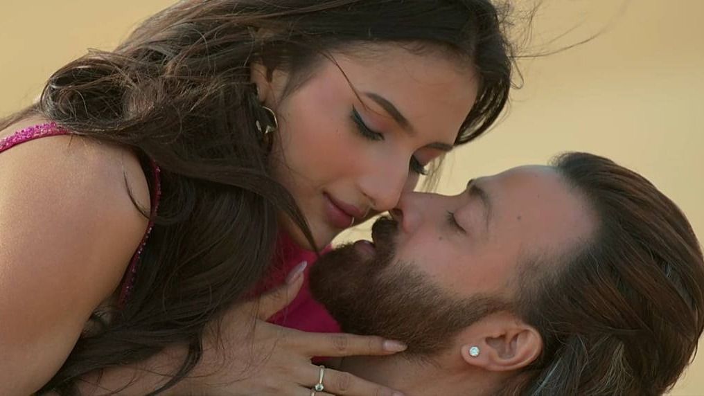 ইধিকার পরে শাকিবের নায়িকা টলিপাড়ার জ্যোতির্ময়ী, ২০ বছর ফারাকেও মাখো মাখো রসায়ন    