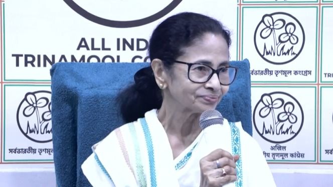 'রাজ্যে রাষ্ট্রপতি শাসন জারি হয়ে গিয়েছে,' গুরুতর দাবি মমতার