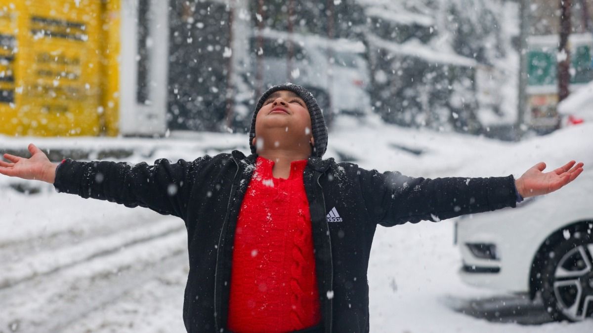 অতিভারী বৃষ্টির পূর্বাভাস উত্তরবঙ্গে, সান্দাকফুতে স্নোফল, দক্ষিণবঙ্গের কী খবর?