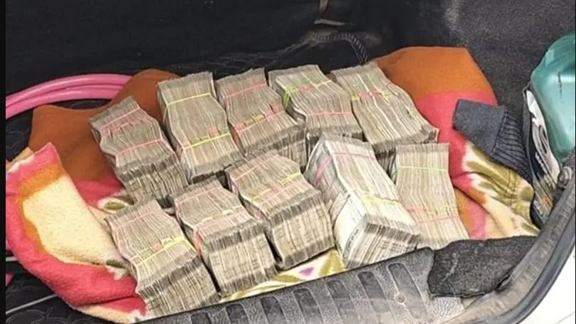 ভোটের মুখে অ্যাপ ক্যাব থেকে উদ্ধার লক্ষাধিক টাকা, ধৃত গুজরাতের বাসিন্দা