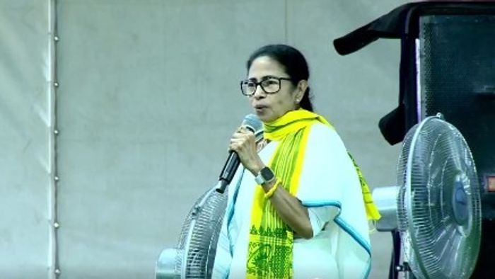 ময়নাগুড়িতে মমতার হুঁশিয়ারি