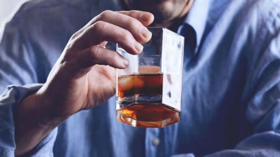 ১-২ পেগ মদ খেলেও হতে পারে এই ৬ সমস্যা, জেনে রাখা দরকার ১-২ পেগ মদ খেলেও হতে পারে এই ৬ সমস্যা, জেনে রাখা দরকার