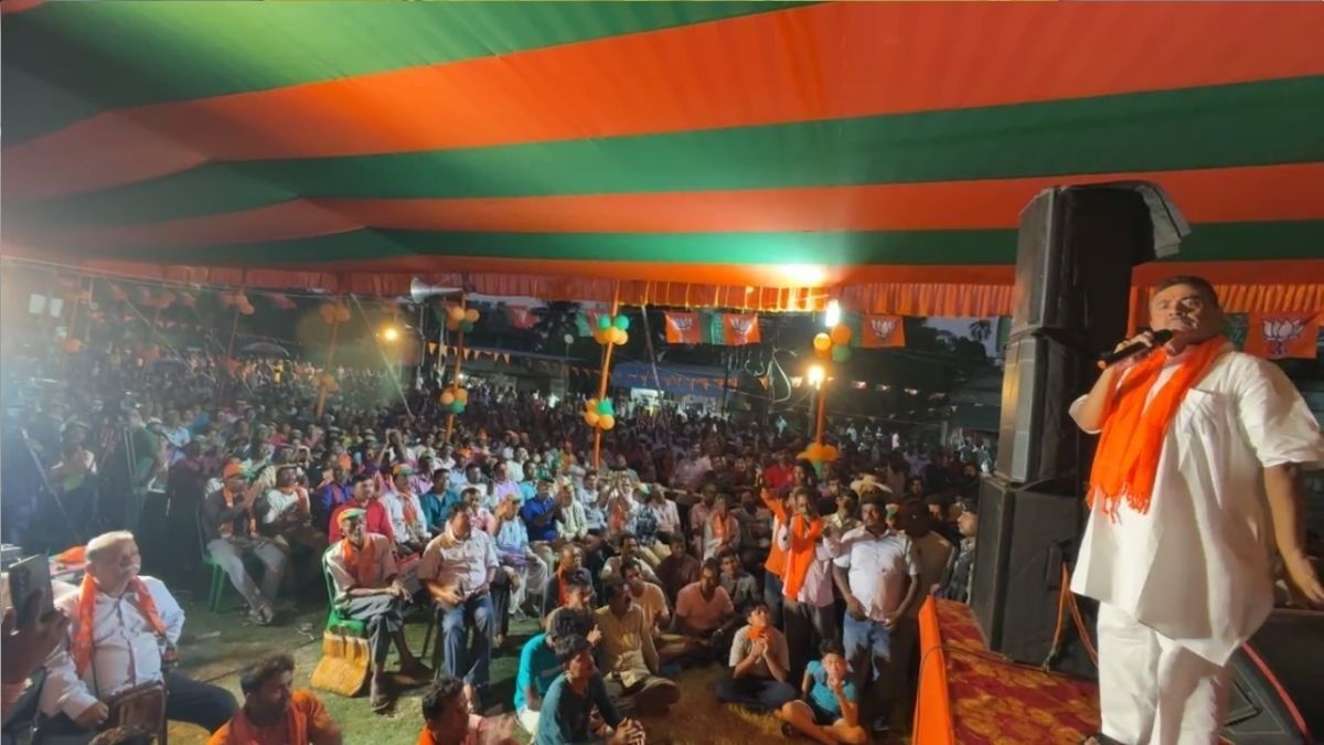  শুভেন্দুর দাবি, নন্দীগ্রামে প্রায় ৩০ হাজার পরিযায়ী শ্রমিক রয়েছেন। 