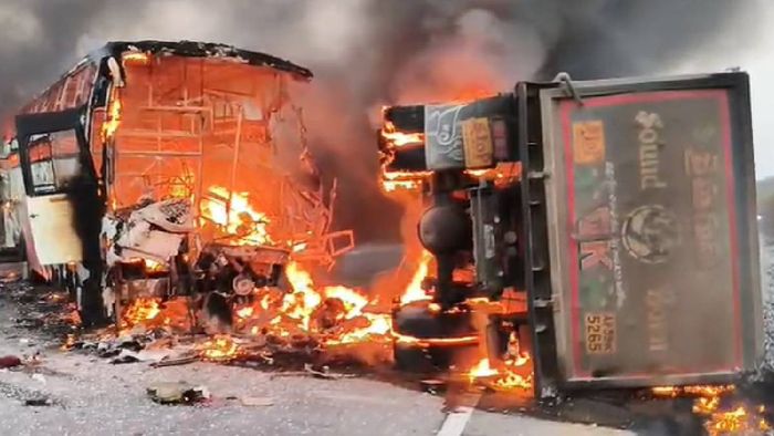 অন্ধ্রপ্রদেশে বাস দুর্ঘটনা