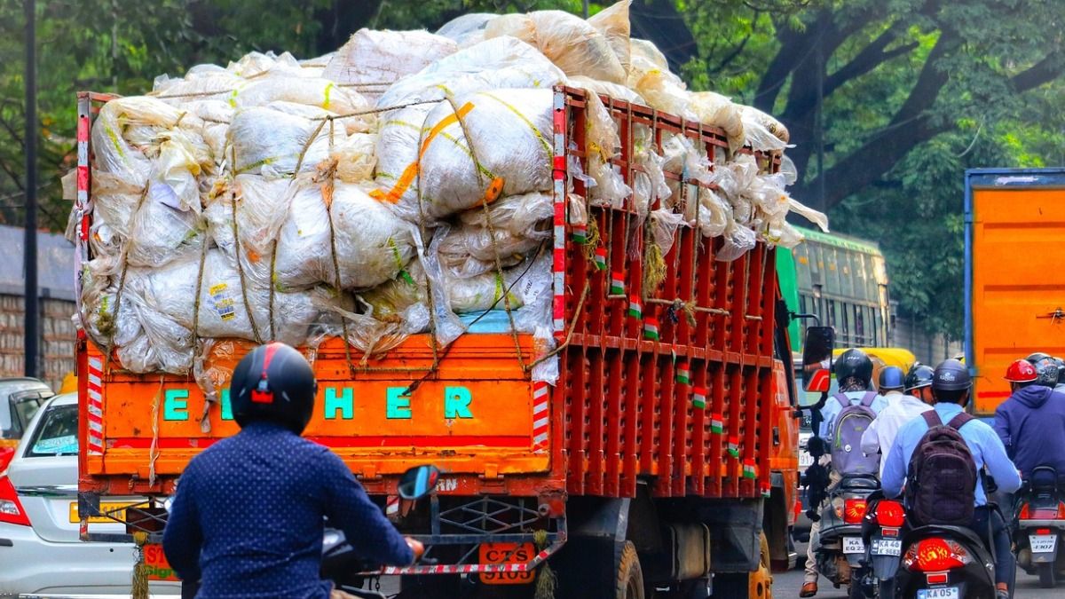 ২৬ ঘণ্টা কলকাতায় নিষিদ্ধ পণ্যবাহী গাড়ি? রামনবমীতে দু'দিন ট্র্যাফিক নিয়ন্ত্রণ
