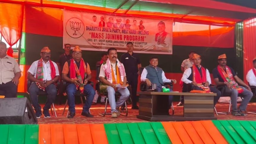 অসমে শক্তি বাড়ল BJP-র, ৪০০ হিন্দিভাষী নেতা, কর্মীর গেরুয়া শিবিরে যোগ 