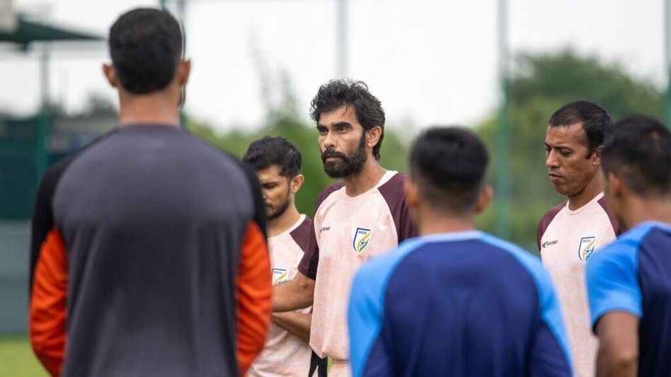 স্টেডিয়ামের ভাড়া বাকি, গেটের বাইরে আটকে কোচ খালিদ, লজ্জায় ভারতীয় ফুটবল স্টেডিয়ামের ভাড়া বাকি, গেটের বাইরে আটকে কোচ খালিদ, লজ্জায় ভারতীয় ফুটবল