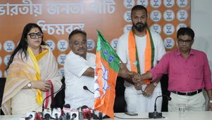 একুশের পর ২৬, আবার 'গেরুয়া জার্সি' পরলেন গোলরক্ষক অরিন্দম ভট্টাচার্য লজেট চট্টোপাধ্যায়, শমীক ভট্টাচার্য, অরিন্দম ভট্টাচার্য, বিমকশঙ্কর নন্দ