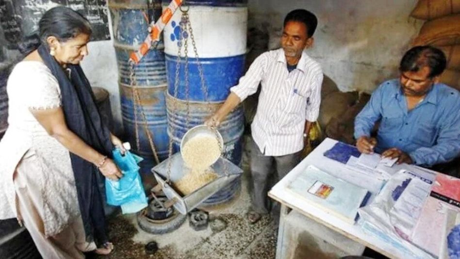 এপ্রিল থেকে ১২ লক্ষ রেশন গ্রাহকের খাদ্য সরবরাহ বন্ধের আশঙ্কা, কেন? এপ্রিল থেকে ১২ লক্ষ রেশন গ্রাহকের খাদ্য সরবরাহ বন্ধের আশঙ্কা, কেন?