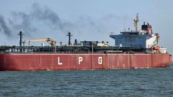 হরমুজ প্রণালী পার করল ২টি ভারতীয় তেল ট্যাঙ্কার