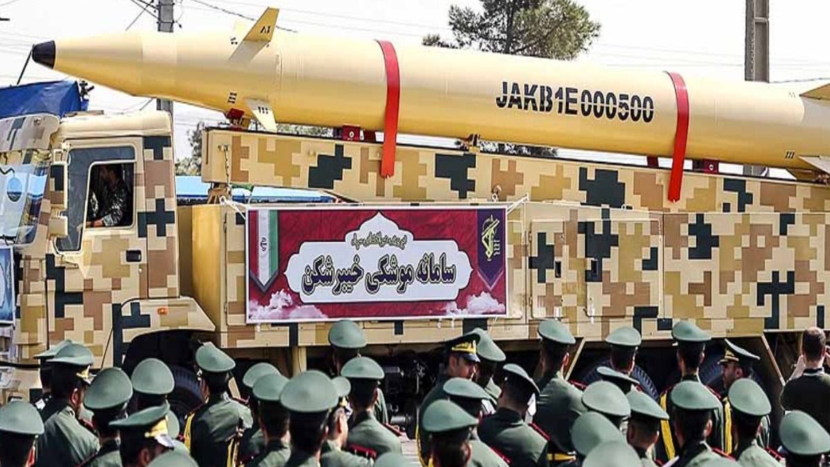 কোন কোন অস্ত্রের ভরসায় আমেরিকার সঙ্গে লড়ছে ইরান?