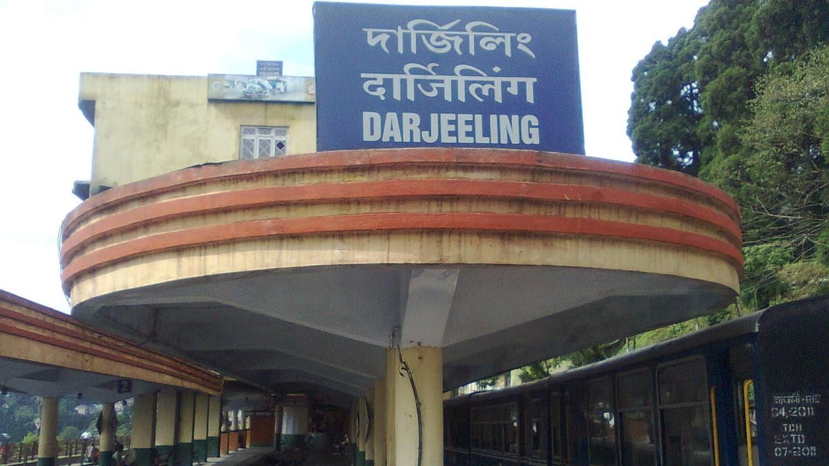 ব্রিটিশ আমলের পুরনো চেহারায় ফিরছে দার্জিলিং স্টেশন, ইউনেস্কোর সবুজ সংকেত