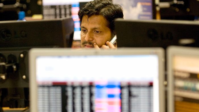 US Iran War Impact On Indian Share Market: ৪ দিনে ধস নামল দালালে স্ট্রিটে, একদিনেই উবে গেল লক্ষ কোটি টাকা; মাথায় হাত লগ্নিকারীদের