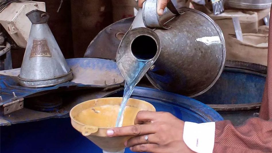 এবার পেট্রোল পাম্পেও মিলবে কেরোসিন, LPG সঙ্কটের মধ্যেই বড় সিদ্ধান্ত কেন্দ্রের এবার পেট্রোল পাম্পেও মিলবে কেরোসিন, LPG সঙ্কটের মধ্যেই বড় সিদ্ধান্ত কেন্দ্রের