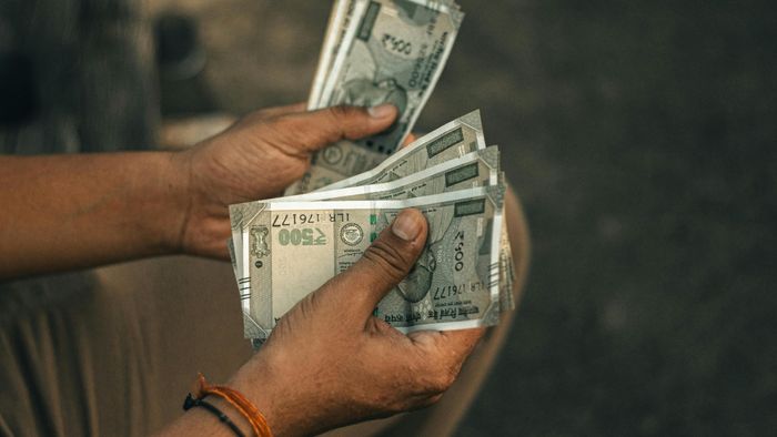 টাকা কিছুতেই জমে না