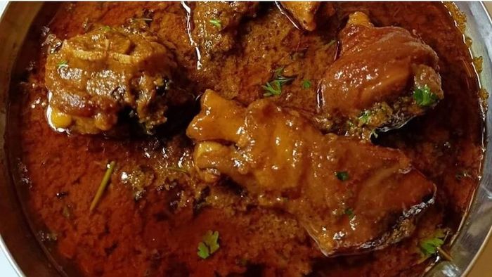 রেওয়াজি খাসি নেবেন, না কচি পাঁঠা?