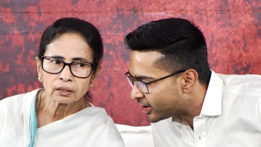 মমতা ও অভিষেক বন্দ্যোপাধ্যায়।-ফাইল ছবি