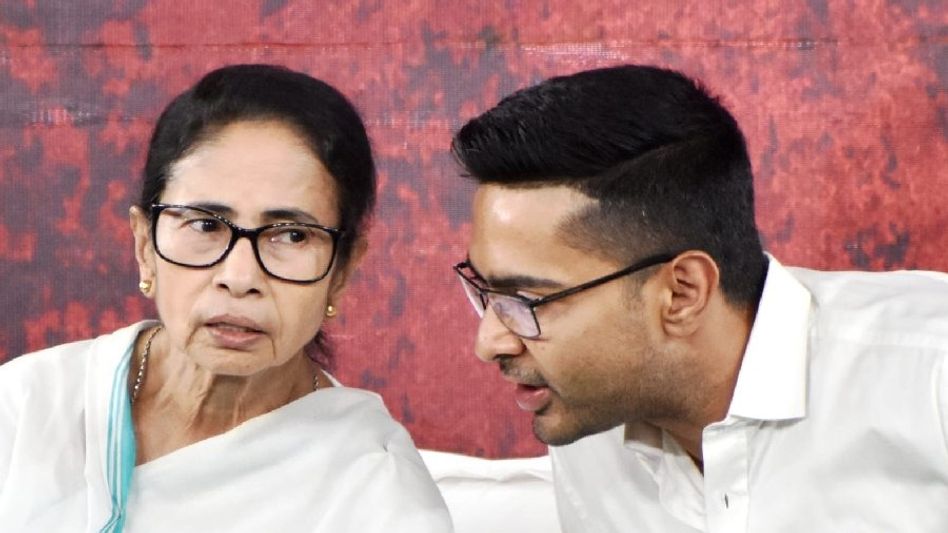 মমতা ও অভিষেকের অতিরিক্ত নিরাপত্তা প্রত্যাহার এবং ডিজি-র বয়ানে নতুন প্রশাসনিক সমীকরণ মমতা ও অভিষেকের অতিরিক্ত নিরাপত্তা প্রত্যাহার এবং ডিজি-র বয়ানে নতুন প্রশাসনিক সমীকরণ