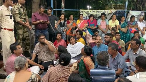 মদ্যপ টোটোচালকদের বিরুদ্ধে CPIM কর্মীদের মারধরের অভিযোগ, উত্তরপাড়ায় থানা ঘেরাও মীনাক্ষীর 