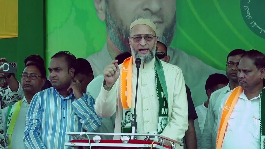 আসাদউদ্দিন ওয়েইসি, হুমায়ুন কবীর 