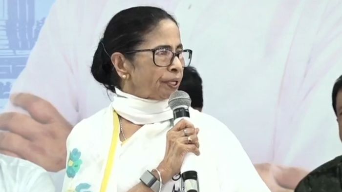 মালদার ঘটনায় নাম না করেই হুমায়ুন-ওয়েইসি জোটকে নিশানা মমতার