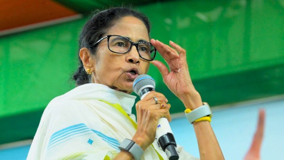 বাংলার রাজনীতিতে ইতিহাস গড়ার পথে ‘দিদি’! ২০২৬-এ জিতলে মোদী-নবীনদের পাশে বসবেন মমতা? বাংলার রাজনীতিতে ইতিহাস গড়ার পথে ‘দিদি’! ২০২৬-এ জিতলে মোদী-নবীনদের পাশে বসবেন মমতা?