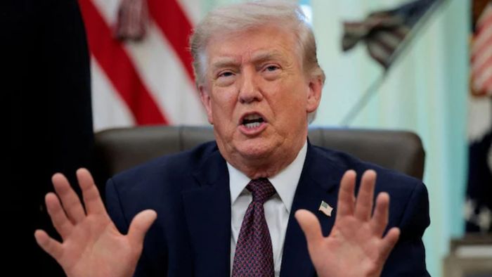 যুদ্ধবিমান ভেঙে পড়ার ঘটনায় প্রথম প্রতিক্রিয়া জানালেন ট্রাম্প