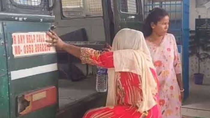 Bangladeshi Family Arrested: দশ বছর ভারতে গা-ঢাকা দিয়ে থেকে দেশে পালানোর পথে শিলিগুড়িতে ধৃত বাংলাদেশি দম্পতি