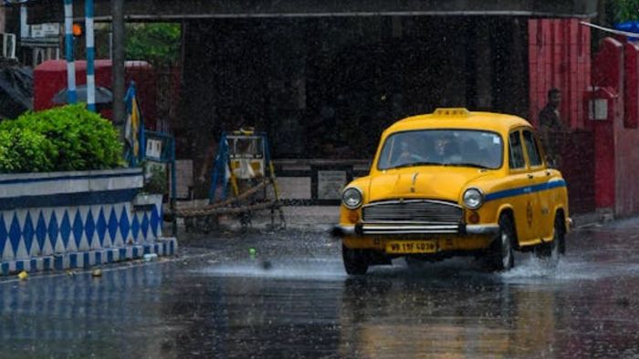 আজ কলকাতা সহ জেলায় জেলায় কখন বৃষ্টির সম্ভাবনা?