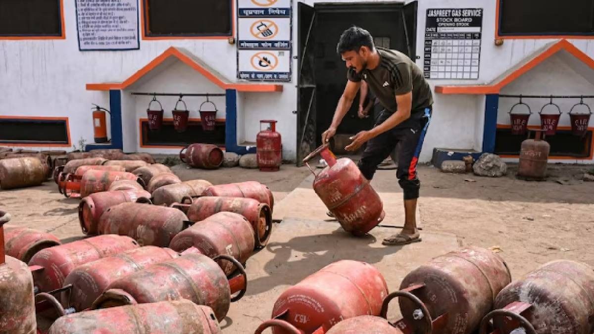 গোডাউন থেকে আর মিলবে না রান্নার গ্যাস, বড় নির্দেশ চলে এল...