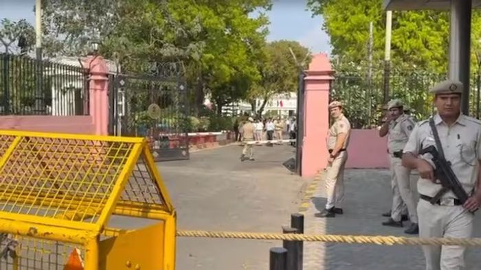 দিল্লি বিধানসভার গেট