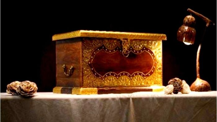 সিন্দুকে রাখুন এই ৫ টি জিনিস, লক্ষ্মীর কৃপায় অর্থ আসবে