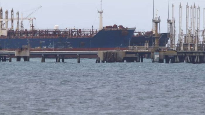 ভেনেজুয়েলা থেকে তেল কিনছে ভারত