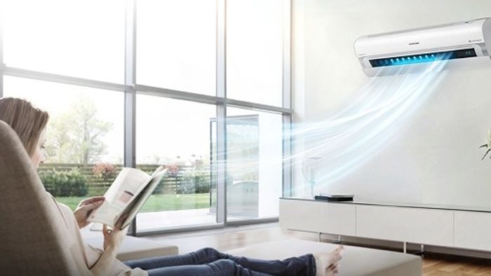 সূর্যের আলোয় AC