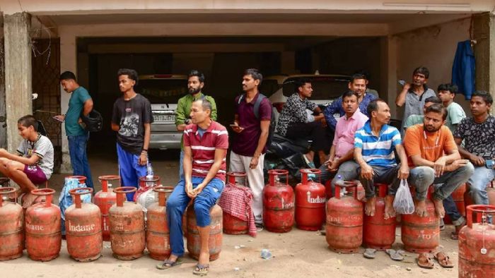বাংলায় LPG ক্রাইসিস কাটবে কবে?