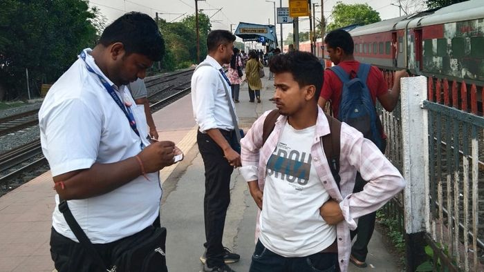 দু'দিনেই অবৈধ যাত্রীদের থেকে ১.৩৭ লক্ষ টাকা আদায়