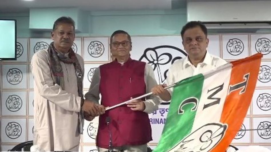 বিজেপিতে যাওয়া ঐতিহাসিক ভুল স্বীকার করে তৃণমূলে নেতাজির প্রপৌত্র বিজেপিতে যাওয়া ঐতিহাসিক ভুল স্বীকার করে তৃণমূলে নেতাজির প্রপৌত্র