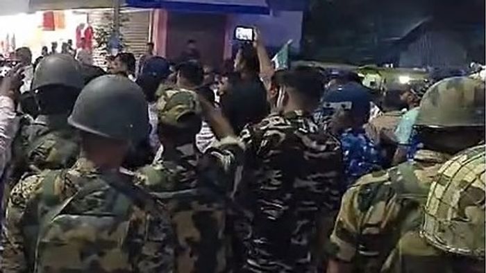 ভোটের আগে রণক্ষেত্র মাথাভাঙ্গা: তৃণমূল কাউন্সিলরের রক্ত ঝরল রাস্তায়, পালটা আক্রান্ত বিজেপি প্রার্থী!