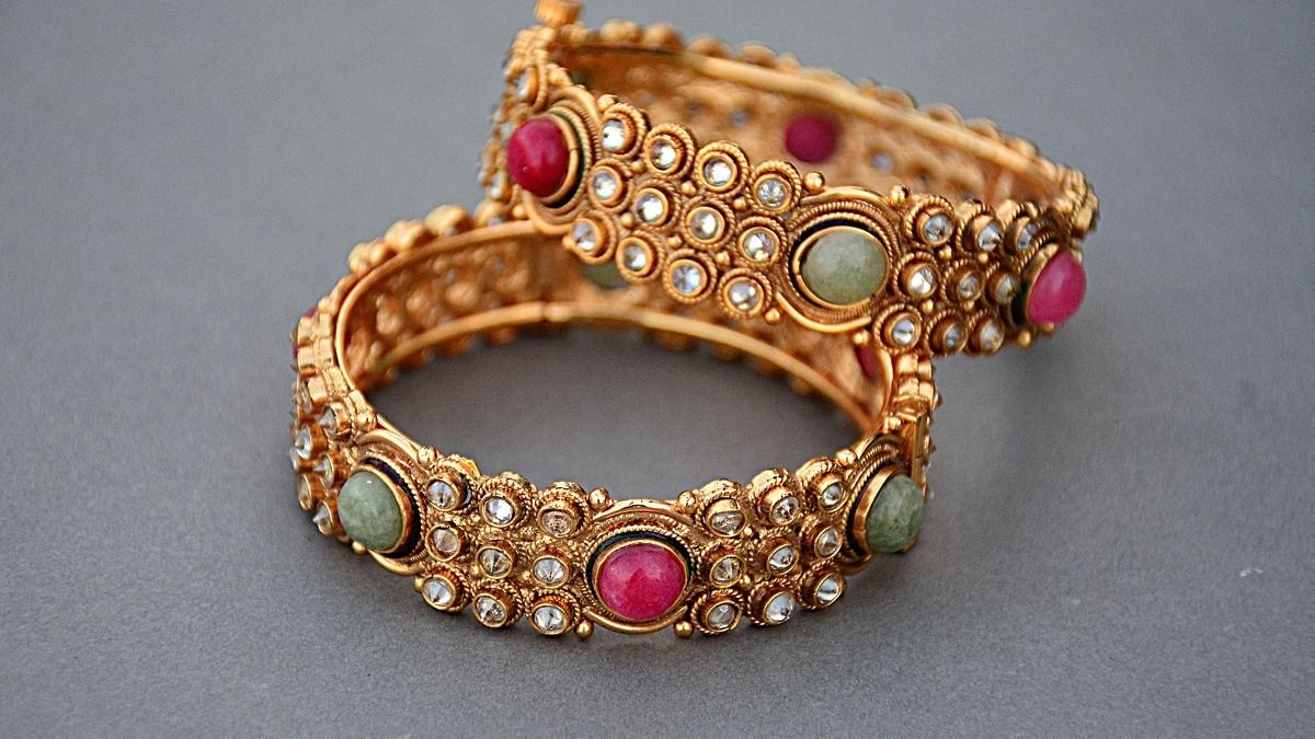 ৫ হাজার সস্তা হল রুপো, দাম কমল সোনারও, এক ভরি কিনতে কত খরচ?